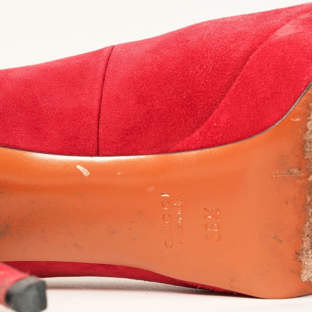 Gucci Raspberry Suede Platform Round-Toe Stiletto Pumps - Picture 5 of 10